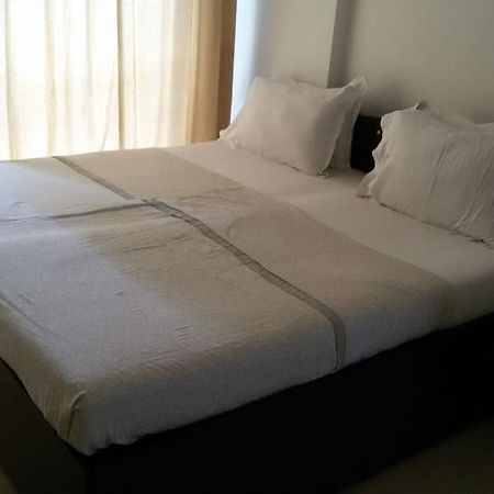 Ashiana Apartment Мумбаї Номер фото